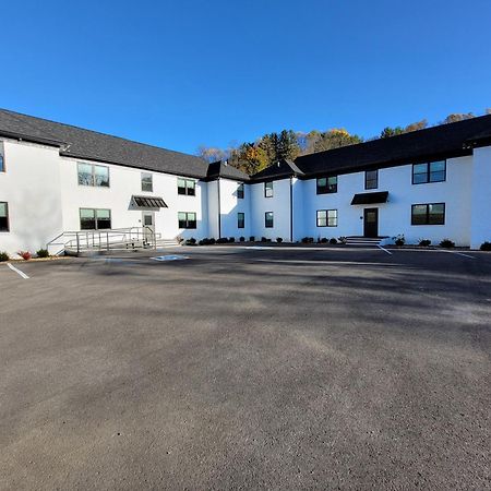 The Traveler On Main - Suite 1 Tazewell Экстерьер фото